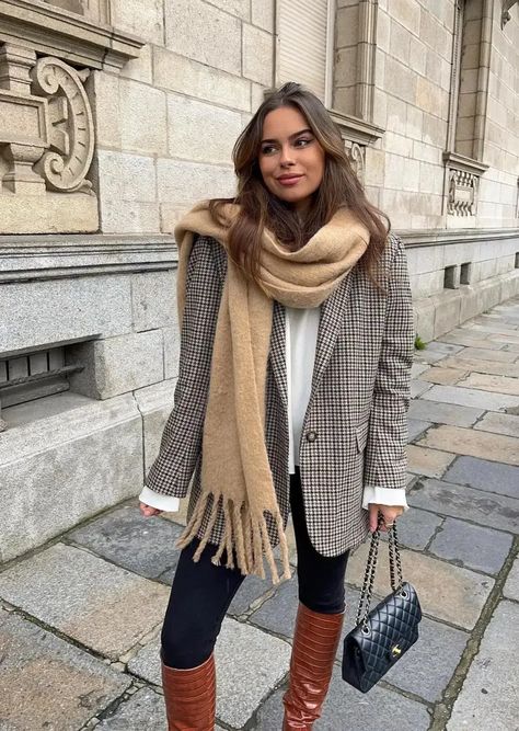 The Ultimate List of Winter Outfits 2024 that are Chic & Trendy! - The Catalog Cute Casual Winter Outfits, Weekend Ootd, Winter Outfits For Women, Christmas Outfit Ideas, Saturday Weekend, Winter Outfits Warm, Chic Winter Outfits, Stylish Winter Outfits, Trendy Outfits Winter