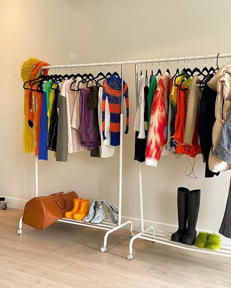 Clothing Rack Bedroom, Clothing Rack Display, Clothing Displays, Nyc Fashion, Refashion Clothes, Fashion Editor, Clothing Rack, Playing Dress Up, Wardrobe Rack