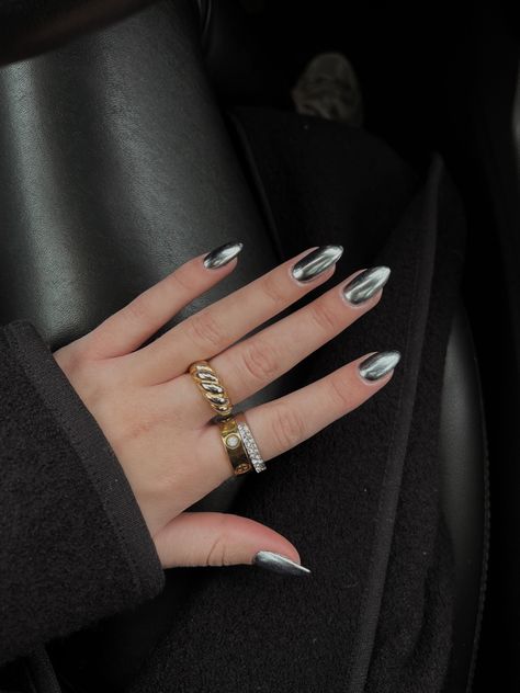 Nails Metallic Chrome, Chrome Nails Silver, Gelish Nail Colours, Black Chrome Nails, Chrome Nails Designs, Mirror Nails, Unicorn Nails, Gelish Nails, Simple Gel Nails