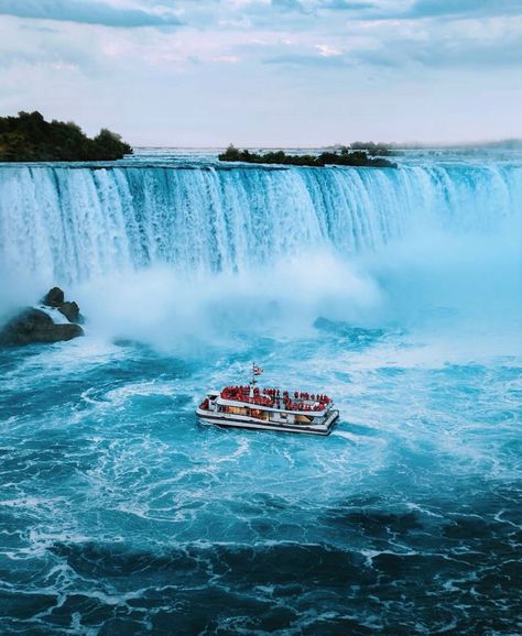 Just Travel 🗺 on Twitter: "Spanning the US/Canadian border Niagara Falls is one of the worlds most renowned waterfalls!   Jamesrelfdyer | IG ￼… " Niagara Waterfall, Visiting Niagara Falls, Niagara Falls New York, Canada Pictures, Niagara Falls Ontario, Waterfall Pictures, Niagara Falls Canada, Autumn In New York, Work And Travel