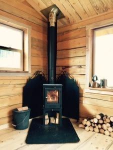 How to build heat shields for wood stoves - Tiny Wood Stove Wood Stove Heat Shield, Wood Stove Wall, Corner Wood Stove, Wood Stove Surround, Wood Stove Installation, Stove Decor, Wood Stove Hearth, Wood Burning Stoves Living Room, Tiny Wood Stove