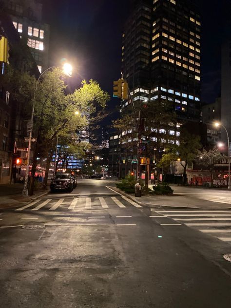 Soho nyc city at night Nyc Streets At Night, Soho At Night, Brooklyn Night Aesthetic, Brooklyn At Night, Rooftop City Night, City Rooftop Aesthetic Night, Soho Nyc Aesthetic, Aesthetic Places Background, Places Background