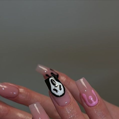 iiSELARODRIGUEZ NAILS on Instagram: "Spooky nail inspo 👻🎃  #halloweennailart #fallnails🍁🍂" Joker Themed Nails, Spooky Nail, Themed Nails, Celebrity Nails, Halloween Nail Art, Rhinestone Nails, Nail Inspo, Fashion Forward, Nail Art