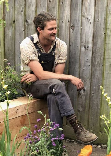 Cottagecore Mens Fashion Aesthetic, Hippy Aesthetic Outfit Men, Hobbit Man Outfit, Mens Gardening Outfit, Cottagecore Aesthetic Men Fashion, Mens Farmer Fashion, Lumberjack Core Outfits, Modern Vintage Outfit Men, Hobbit Aesthetic Clothes Men