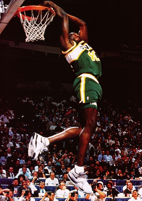 Shawn Kemp Best Dunks, Shawn Kemp, Seattle Sports, Nba Legends, Sports Hero, Different Sports, Nba Stars, Basketball Legends, Sports Pictures