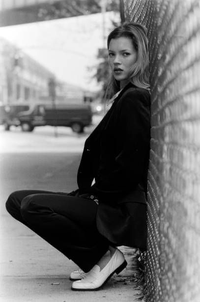 Kate Moss Kate Moss 90s Photography, Kate Moss 90s Photoshoot, Kate Moss 90s Style, Kate Moss Editorial, Demure Aesthetic, 90s Minimalism Fashion, Kate Mess, Icon Outfits, Kate Moss Outfit