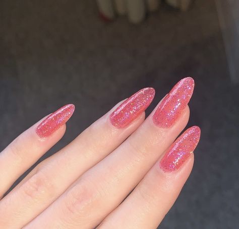 Long Pink Sparkly Nails, Pink Sparkle Nails, Pink Sparkly Nails, Sparkly Nail Designs, Pink Glitter Nails, Pretty Gel Nails, Jelly Nails, Sparkle Nails, Nails 2023