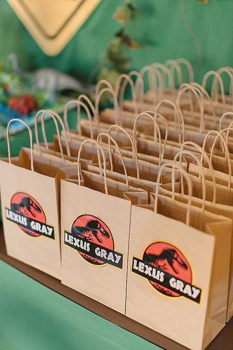 Jurassic Park Theme Party, Fête Jurassic Park, Jurassic Park Theme, Dinasour Birthday, Jurassic Park Birthday Party, Jurassic Park Party, Dinosaur Birthday Theme, Jurassic Park Birthday, Birthday Party At Park