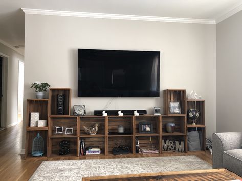 Diy Crate Entertainment Center, Entertainment Center Ideas Rental, Milk Crate Bookcase, Wooden Crate Entertainment Center, Short Entertainment Center, Cute Entertainment Center Ideas, Crate Entertainment Center Diy, Entertainment Center Organization, Tv Entertainment Center Ideas Apartments