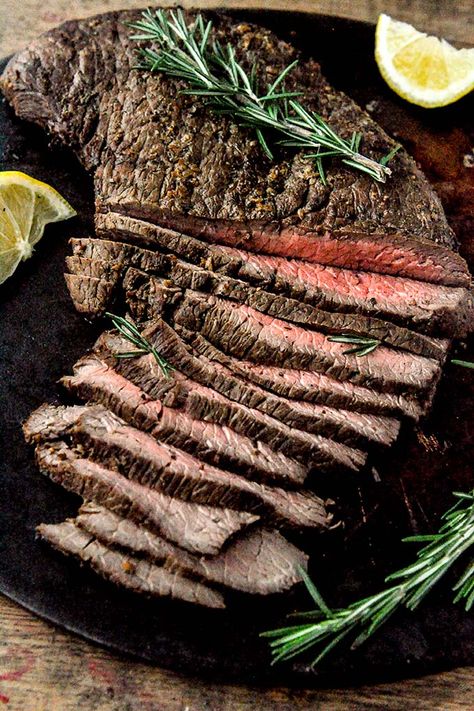 Air fryer London Broil sliced on a platter with cut lemons and rosemary. Air Fryer London Broil, Top Round London Broil, London Broil Steak, London Broil Marinade, Grilled London Broil, Cooking London Broil, Hey Grill Hey, London Broil Recipes, Hanger Steak