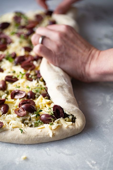 Pink Trendy Nails, Olive Cheese Bread, Pan Relleno, Artisan Bread Recipes, Läcker Mat, God Mat, Crumpets, Free Living, Cheese Bread