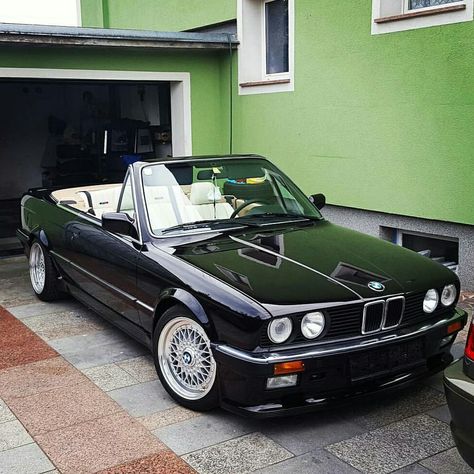 BMW E30 Cabrio Bmw E30 Cabrio, Bmw E30 Convertible, Bmw E30 325, Bmw Cabrio, E30 Convertible, Bmw Convertible, Bmw E21, Bmw 325, Vintage Jeep