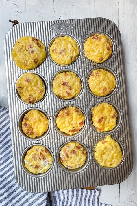 We're in love with this oh-so-simple Bacon Gouda Egg Bites recipe (inspired by Starbucks egg bites) to make for busy mornings or quick afternoon snacks. Made in a muffin tin, they're perfect to make ahead, are freezer friendly, and awesome for quick bites during the day! Egg Bite Recipes In Oven, Gouda Egg Bites, Starbucks Egg Bites, Keto Breakfasts, Egg Bites Recipe, Quick Bites, Muffin Tin Recipes, Egg Bites, Quick Bite