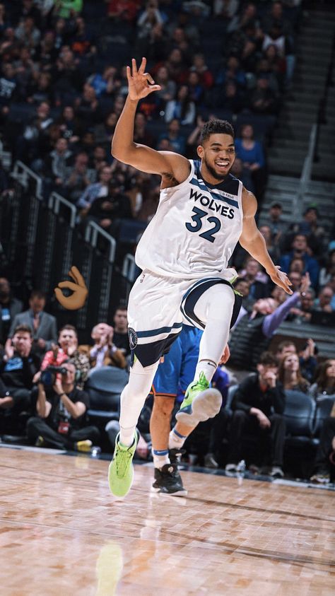 Karl Anthony-Towns Carl Anthony Towns, Karl Anthony Towns Wallpaper, Best Nba Players, Nfl Football Art, Karl Anthony Towns, Kobe Bryant Wallpaper, Basketball Wall, All Nba Teams, Basketball Photography