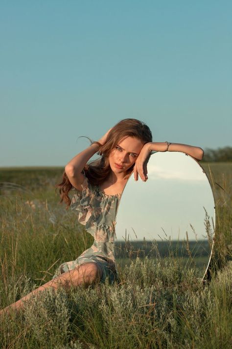 Field Mirror Photoshoot, Mirror Field Photography, Photoshoot With Mirror, Mirror Forest, Mirror Shoot, Forest Photoshoot, Summer Senior Pictures, Field Photoshoot, Mirror Photography