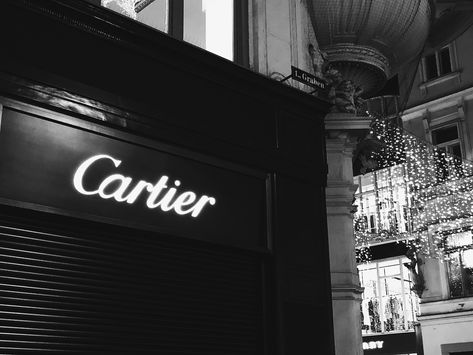 #cartier #fashion #wallpaper Rich Aesthetic Laptop Wallpaper, Fashion Wallpaper Horizontal, Luxury Brands Aesthetic Wallpaper Laptop, Cartier Aesthetic Wallpaper, Classy Wallpaper Laptop, Rich Aesthetic Wallpaper Laptop, Fashion Designer Aesthetic Wallpaper, Designer Aesthetic Wallpaper, Luxury Brands Aesthetic Wallpaper