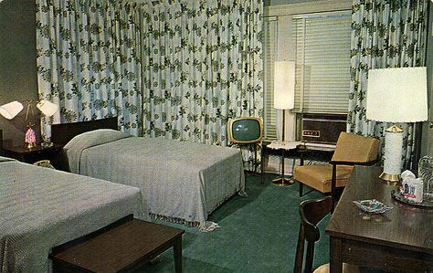 Delish Flickr album of mid-century motel room postcards (by Roadsidepictures). Motel Room, New Hampton, Vintage Hotels, Hotel Motel, Vintage Interiors, Bedroom Suite, Hotel Room, The Window, Hotels Room