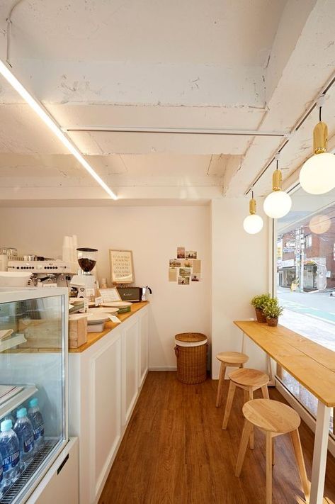 Korean Cafe Interior Design, Cafe Interior Design Small, Small Coffee Shop Design, Small Cafe Interior, Mini Cafeteria, Korean Coffee Shop, Cafe Design Inspiration, Coffee Shop Concept, Small Restaurant Design