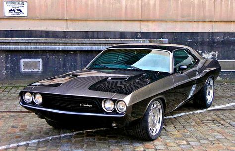 1972 Dodge Challenger Custom | www.pinterest.com/pin/1993547… | Flickr Dodge Challenger Custom, Dodge Challenger Black, Motorcycle Shop, Mopar Muscle Cars, Bmw 6 Series, Best Classic Cars, Bmw Motorcycle, Big Car, Shelby Cobra