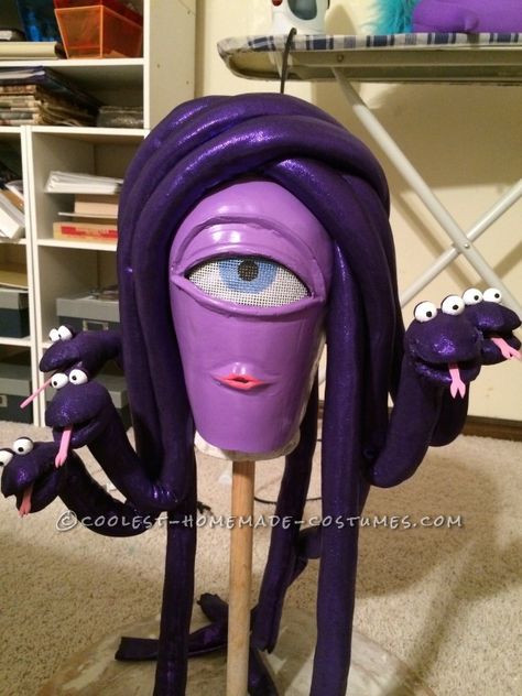 Monsters Inc Costume Diy, Monsters Inc Halloween Costumes, Disney Cosplay Ideas, Monsters Inc Halloween, Monsters Inc Characters, Disney Characters Costumes, Monster Inc Birthday, Monster Inc, Halloween Family