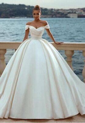 Massive Princess Wedding Dress, Ball Gown Silk Wedding Dress, Big Fancy Wedding Dresses, Simple White Ball Gown, Big Wedding Dresses Black Women, Wedding Dresses Cinderella Princess, Poofy Silk Wedding Dress, Heavy Satin Wedding Dress, Sweetheart Ball Gown Wedding Dress