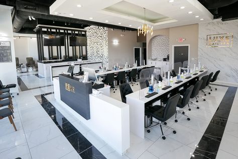 Desain Salon Kuku, Salon Layout, Modern Nail Salon, Luxury Nail Salon, Sophisticated Interior Design, Beauty Nail Salon, Nail Salon Interior Design, Office Floor Plan, Nail Salon Interior