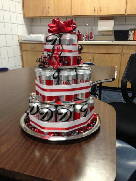 Diet Coke Cake made out of 24 soda cans.  Happy Birthday Hollie! Budweiser Cake, Diet Coke Cake, Coke Gifts, Coke Cake, Soda Cake, Cake In A Can, Beer Cake, Christmas Gift List, Mother Christmas Gifts