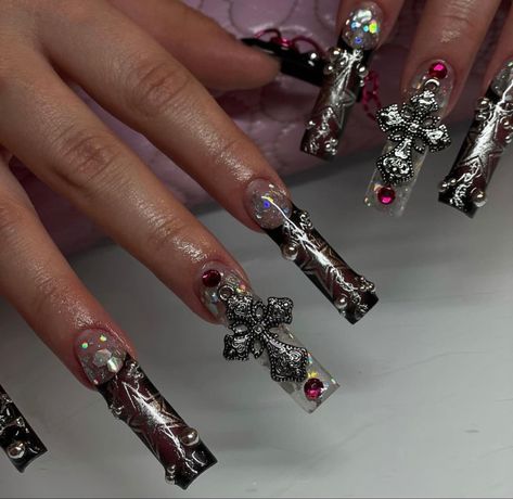 Nails Acrylic With Cross, Y2k Nails With Cross, Gothic Y2k Nails, Y2k Goth Nails Acrylic, Black Nails With Cross Charm, Goth Nails Charms, Gothic Nails Charms, Corset Nails, Cross Nails