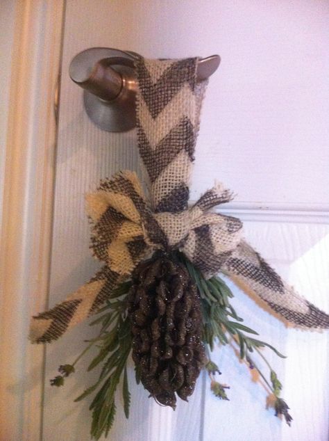 Drying lavendar and magnolia pod from my garden Crafts Using Magnolia Pods, Magnolia Cones Crafts, Magnolia Seed Pod Crafts, Magnolia Seed Pods Crafts Christmas Decorations, Magnolia Pods Crafts, Magnolia Seed Pod Wreath, Milkweed Pod Christmas Decorations, Magnolia Tree Seed Pods Crafts, Using Magnolia Leaves For Christmas