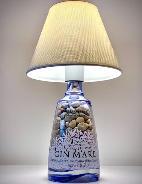 Gin Bottle Crafts, Gin Bottles Upcycle, Glass Bottle Lamp, Liquor Bottle Lights, Liquor Bottle Lamp, Liquor Bottle Crafts, Wine Bottle Lamp, Diy Home Bar, Glass Bottle Diy