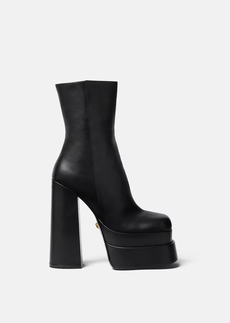 Versace Boots, Versace Heels, Platform Shoes Sandals, Luxury Clothes Men, Fashion Shoes Sandals, Versace Home, Donatella Versace, Satin Pumps, Gianni Versace