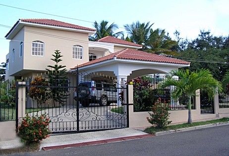 Dominican Houses, Dominican Republic Apartment, Dominican Republic Houses, Diplo Jamaica House, Dominican Republic Architecture, Old Houses Renovation, Luxury Living Room Decor, Small House Design Exterior, Bungalow Style House Plans