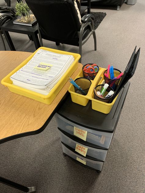 Classroom Table Bins, Teacher Three Tier Cart Ideas, Student Supply Organization, Small Group Organization, Small Group Area, Preschool Small Group, Small Group Table, Kindergarten Small Groups, Teacher Corner