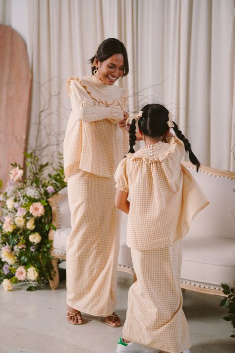 Raya Family Photoshoot, Family Shoot, Family Photoshoot, Fashion Photoshoot, Family Reunion, Kids Hairstyles, Modest Fashion, Bridesmaid Dresses, Wedding Dress