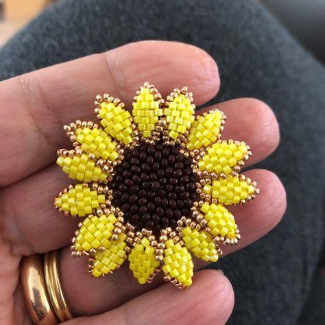 Sunflower Tutorial, Beaded Sunflower, Summer Pendant, Orchid Planters, Twin Beads, Sunflower Pendant, Beaded Cross, Sunflower Pattern, Bead Pendant