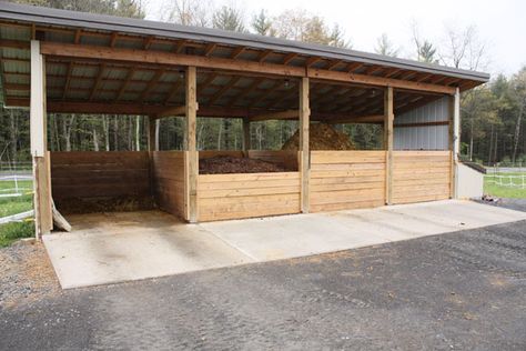 Arrow Lake Farm - O2 Compost Compost Shed, Manure Compost Bin, Manure Storage, Horse Yard, Helping Nature, Composting Bin, Manure Composting, Manure Management, Horse Paddock