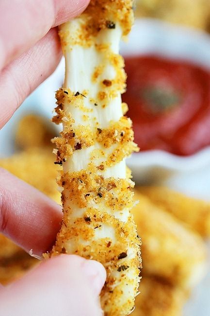 Skinny Baked Mozzarella Sticks Oven Baked Cheese, Baked Mozzarella Sticks, Baked Mozzarella, Tailgating Food, Cooking Dishes, Baked Cheese, Mozzarella Sticks, Recipe Board, Favorite Apps