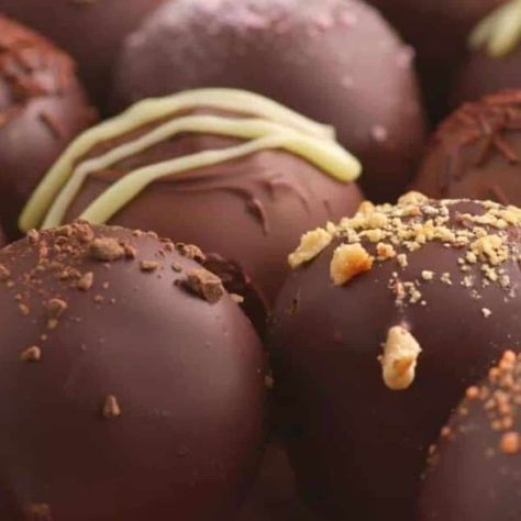 German Gingerbread, Powdered Sugar Substitute, Homemade Chocolate Truffles, German Cookies, Cherry Brandy, German Recipes, Truffle Recipe Chocolate, Truffle Recipe, Chocolate Sprinkles