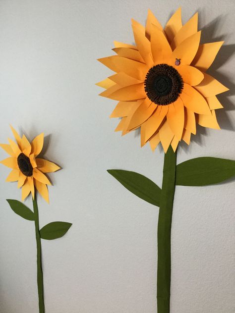 Throw Back Thursday - Large Paper Sunflower Sunflower Bulletin Board, Sunflower Art Project, Throw Back Thursday, Paper Sunflowers, Baby Cocoon, Large Paper Flowers, Throw Back, Sunflower Art, Construction Paper