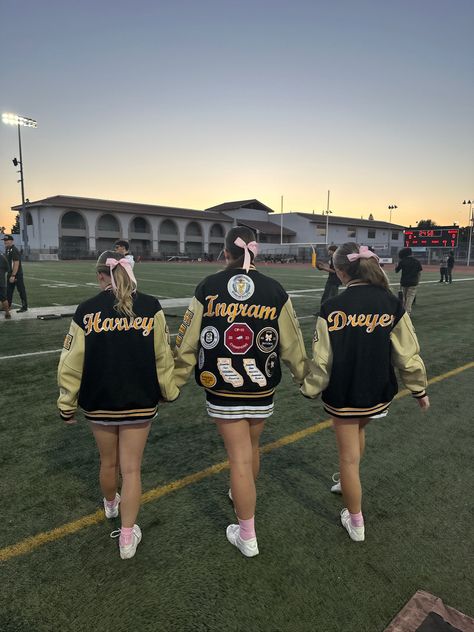 Leatherman Jacket Senior Pictures, Letterman Jacket Aesthetic, Varsity Jacket High School, Letterman Jacket Pictures, Letterman Jacket Ideas, Highschool Cheer, Letterman Jacket Outfit, Yk2 Outfits, Jacket Aesthetic