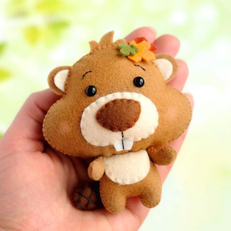 Felt Toy Patterns on Instagram: “🍃 Felt baby beaver 🍁 You can find the pattern in my Etsy shop, link in bio @sokolfelt 🍃 #felt #feltro #moldes #handmade #beaver #sewing…” Diy Felt Animals Patterns Free, Beaver Ornament, Felt Beaver, Diy Felt Animals, Felt Woodland, Baby Beaver, Hippo Toy, Felt Toys Patterns, Felt Animal Patterns