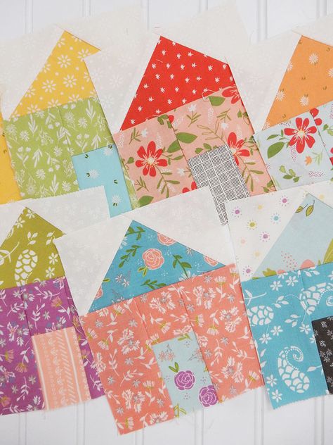 House Quilt Blocks, A Quilting Life, House Quilt Block, House Quilt Patterns, American Patchwork And Quilting, Life Image, Block Head, Quilt Retreat, Project Organization