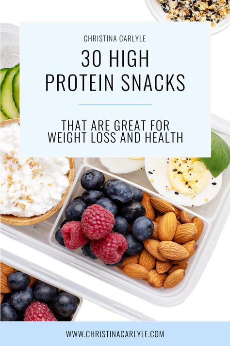 30 high proteins snacks made with whole foods to help you reach your daily protein intake goals from nutritionist Christina Carlyle. High Protein Snack Ideas, Protein Snack Ideas, Low Glycemic Snacks, Daily Protein Intake, High Protein Snack, Protein Dinner, Healthy Recipes For Diabetics, Packaged Snacks, Protein Snack