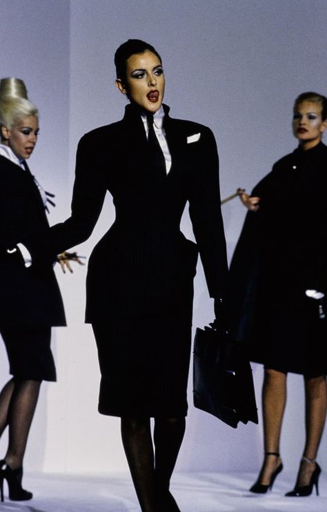 Mugler 90s, Toni Stark, 90s Runway Fashion, Vintage Runway, 1990s Fashion, Diana Ross, Thierry Mugler, Fashion Aesthetic, Vogue Paris