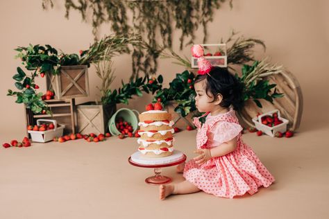 Fruit Cake Smash, Fruit Themed Cake, Strawberry Themed Cake, Strawberry Cake Smash, First Birthday Cake Smash Photoshoot, Smash Photoshoot, First Birthday Cake Smash, Girly Cakes, 1st Birthday Cake Smash