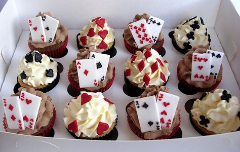 Playing Card Cupcakes Gift Box by www.lilycupcake.co.uk, via Flickr Playing Card Cupcakes, Poker Cupcakes Ideas, Casino Cupcakes Ideas, Poker Party Desserts, Las Vegas Cupcakes, Playing Cards Party Theme, Casino Theme Cupcakes, Ace Birthday Theme, Casino Theme Food