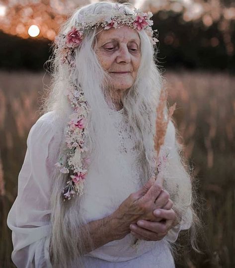 LovelyCredit- @michaela.durisova & @gerhardova#nature #witchesofinstagram #wiccansofinstagram #witchlife #pagan Hair Garland Wedding, Flower Crown Pink, Fairy Wreath, Floral Hair Crown, Flower Head Wreaths, Baba Jaga, Crown Pink, Hair Garland, Bridal Wreath