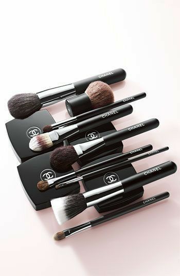 Chanel Powder, Chanel Brushes, Makeup Names, Makeup Tools Products, Revolution Eyeshadow, Chanel Cosmetics, Expensive Makeup, Chanel Makeup, It Cosmetics