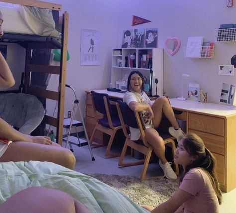 College Life Aesthetic Dorm, Nyu Student Aesthetic Dorm, Kpop Dorm, Student Dorm, Dorm Room Designs, Vision Board Pictures, College Aesthetic, Dream College, 2024 Vision