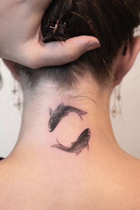 25 Tiny Back-of-the-Neck Tattoos to Inspire Your Next Ink Nape Tattoo, Tattoo Tips, See Tattoo, Abstract Tattoo Designs, Tattoo Spots, Tattoo Pictures, Tattoo Old School, Back Of Neck Tattoo, Cloud Tattoo